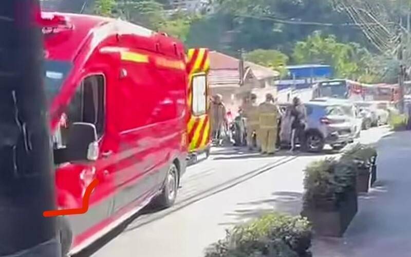 Acidente entre carro e caminhão é registrado no Alto da Serra