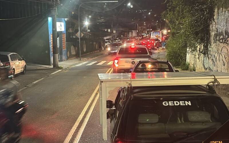 Congestionamento: Ônibus registram atrasos de uma hora no Cascatinha