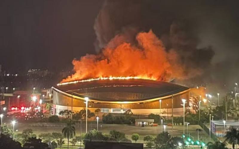 Rio: Bombeiros combatem incêndio no Velódromo do Parque Olímpico