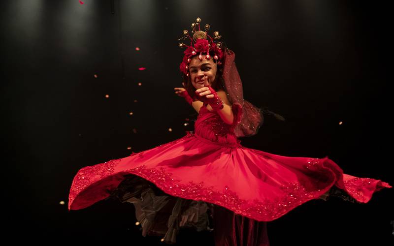 Fenômeno de público, espetáculo “Menina Mojubá” chega hoje ao Sesc Quitandinha com apr