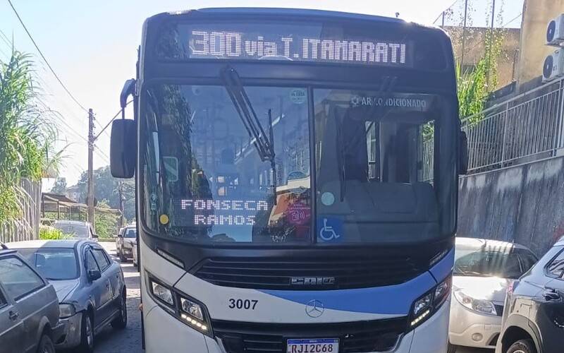 Cascatinha: Operação dos ônibus é prejudicada por estacionamento irregular