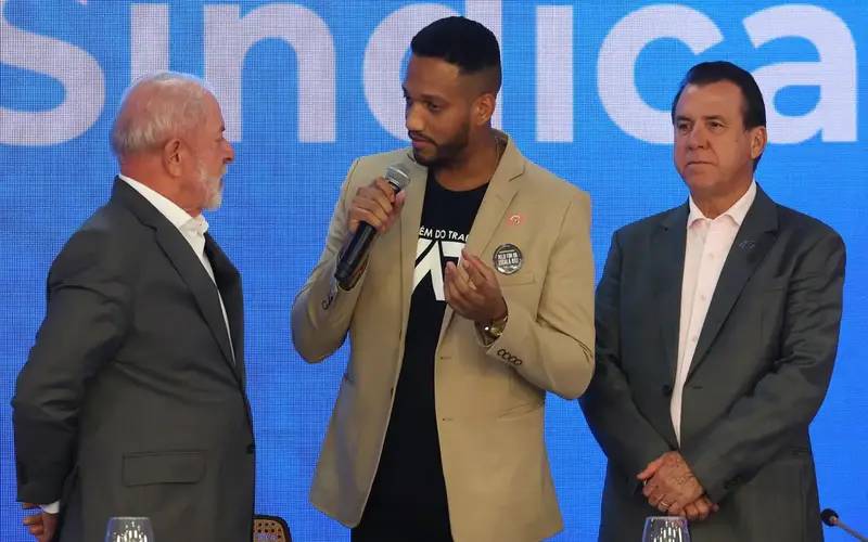 Lula pede mobilização a centrais sindicais para fim da escala 6x1