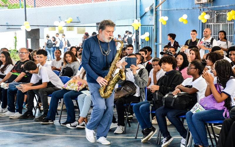 Léo Gandelman se apresenta no Soberaninho neste domingo (19) em Itaipava