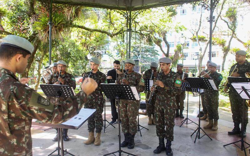 Dia do Exército Brasileiro é comemorado com apresentação da Banda do 32º BIL Mth na Pr