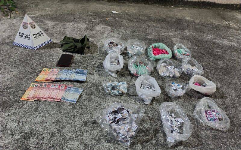 PM prende casal por tráfico na Estrada da Saudade