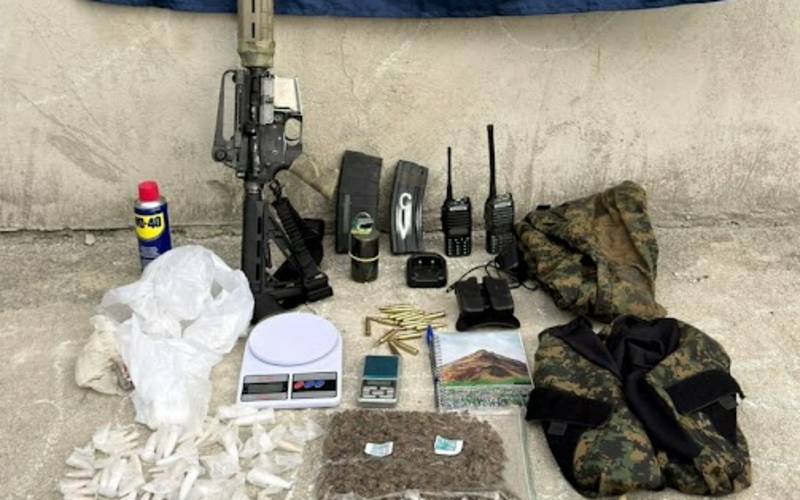 Polícia Militar apreende sete fuzis e prende oito pessoas em quatro ações nesta quarta