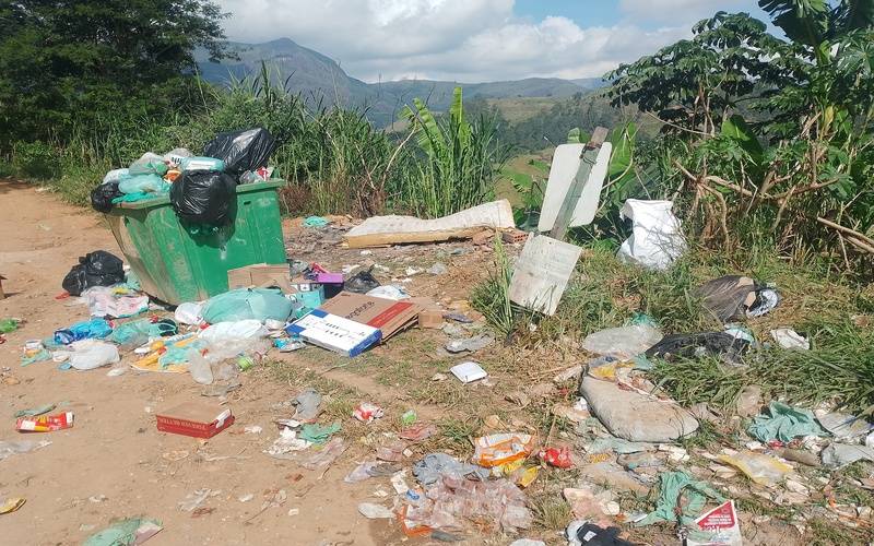 Descarte irregular e problemas com lixo seguem no Vicenzo Rivetti