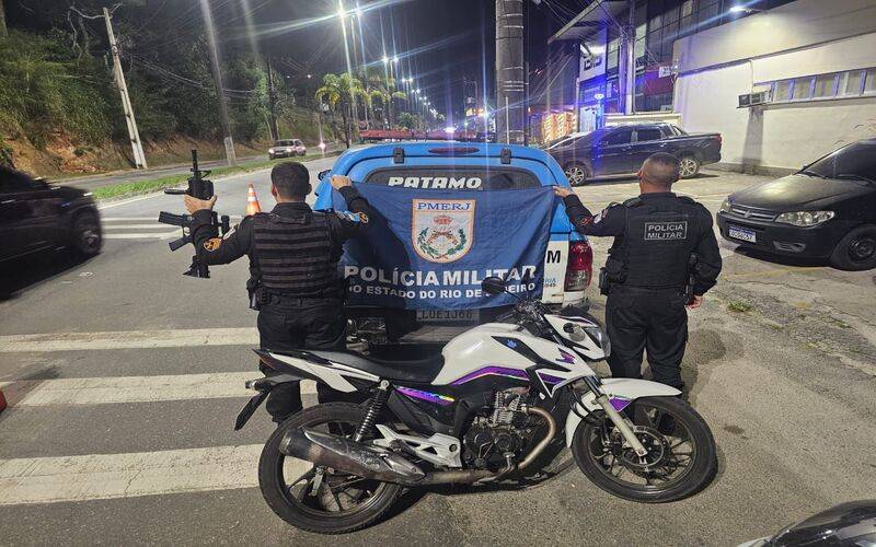 PM apreende réplica de fuzil após tentativa de fuga no Vila Rica