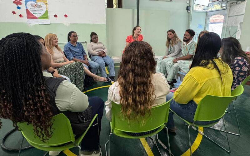 Evento sobre autismo promove escuta e orientação para famílias em Petrópolis