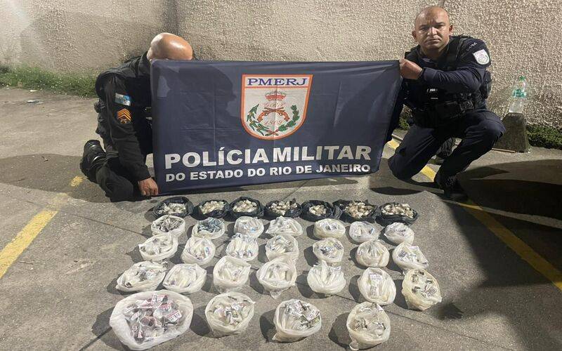 PM apreende drogas em área de mata no Bonfim