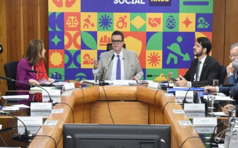 Fila do INSS cai em abril e está em 2,6 milhões