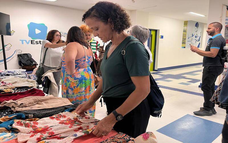 Fashion Revolution: Bazar de Trocas  movimenta público diverso e reforça consumo consc