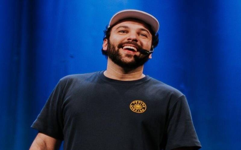 Raphael Ghanem traz espetáculo interativo ao Teatro Imperial e transforma público em p