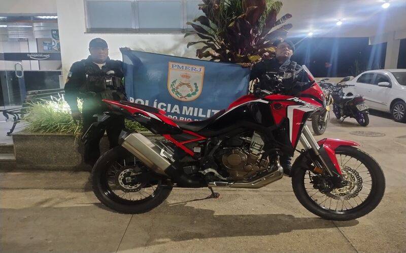 PM apreende motocicleta som sinais adulterados em Itaipava