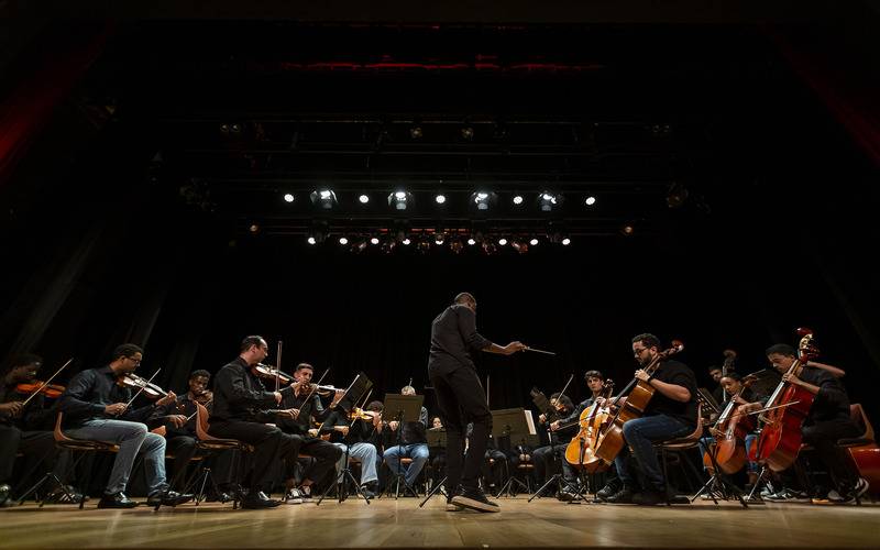 Comédia, dança e música marcam a programação de maio do Teatro Imperial, com opções gr