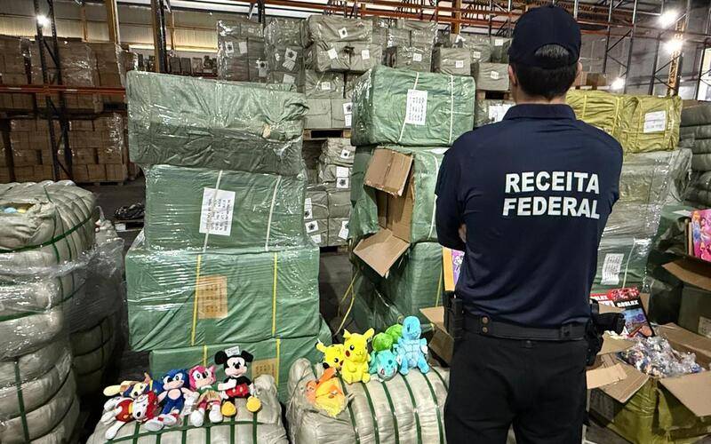 Receita Federal apreende 90 toneladas de mercadorias falsificadas no Porto do Rio