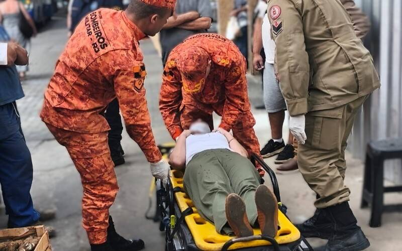 Mulher é atingida na cabeça por objeto utilizado em obra no Centro