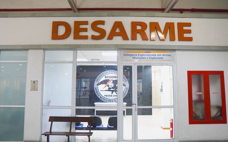 Polícia Civil deflagra operação contra arsenal clandestino de ex-CACs
