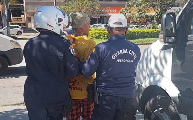 Guarda Civil Municipal conduz para delegacia flanelinha suspeito de injúria racial 
