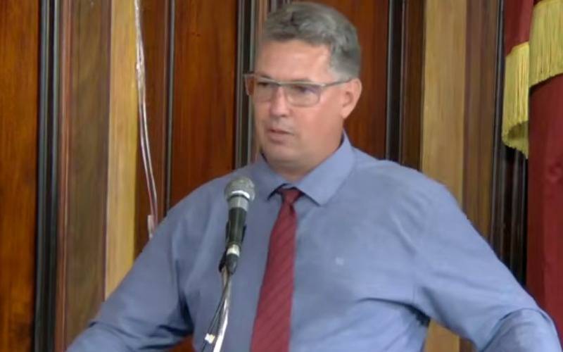 Vereador protocola pedido de cassação contra Hingo Hammes após denúncia sobre uso de r