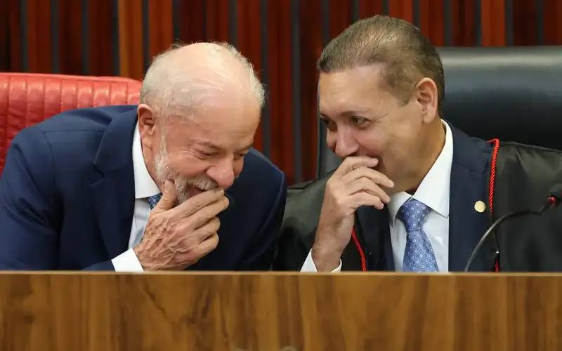 Nunes Marques toma posse na presidência do TSE; Mendonça será vice