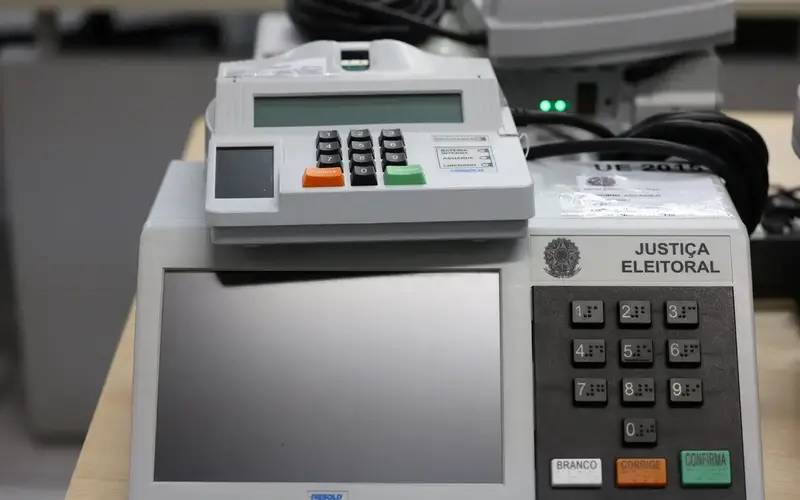 Pesquisa aponta que fake news sobre eleições miram urnas eletrônicas