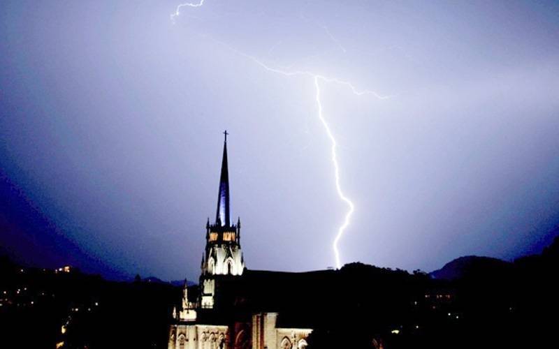 Mais de 13 mil descargas elétricas atingiram Petrópolis em 2025