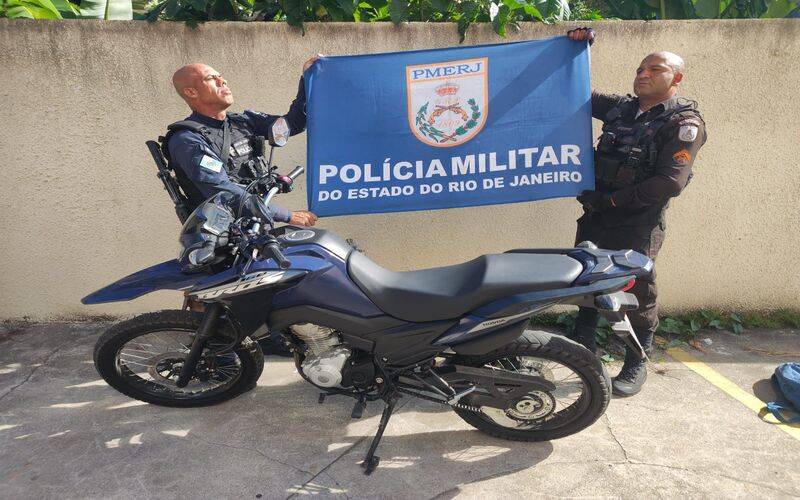 Troca de tiros: PM apreende mais de 2 kg de maconha em Corrêas