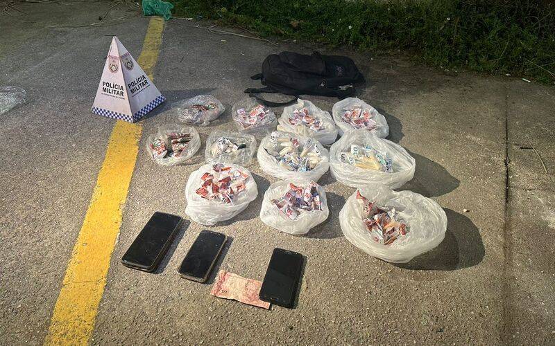 Operação do 26º BPM termina com quatro presos e apreensão de drogas na Estrada da Saud