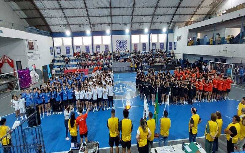 Escola realiza Torneio Esportivo com estímulo à solidariedade: 8,6 toneladas de alimen
