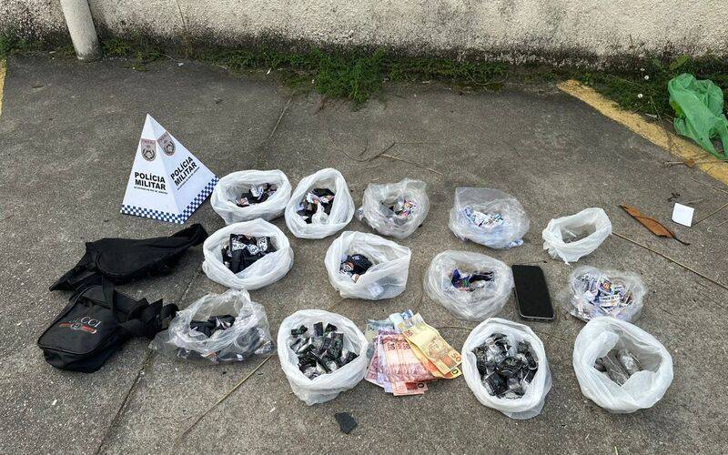 Troca de tiros no Atílio Maroti: PM prende homem e apreende adolescente por tráfico