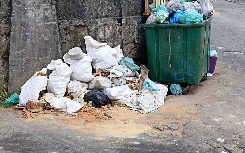 Descarte irregular de entulho é problema na cidade