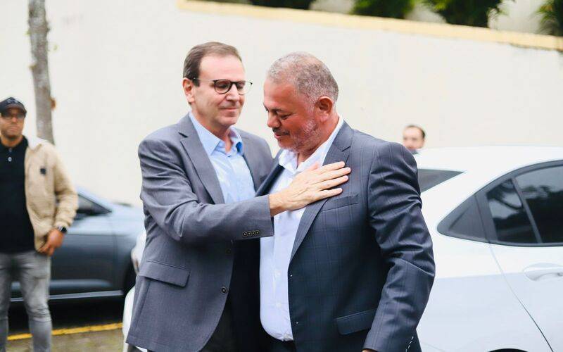Eduardo Paes recebe título de Cidadão Petropolitano na Câmara