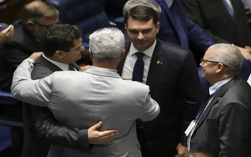 Flávio confirma encontro com Vorcaro após banqueiro ter sido preso