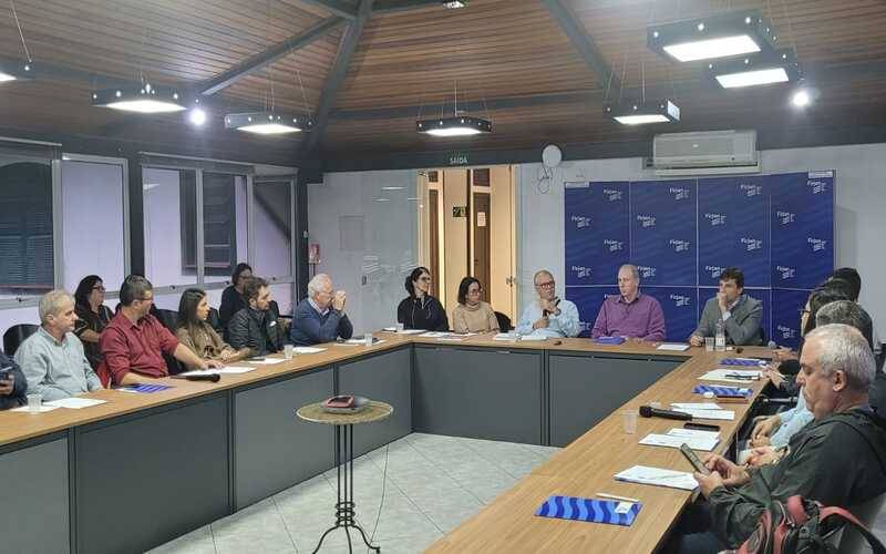 Firjan Serrana debate a redução da jornada de trabalho com empresários de Petrópolis