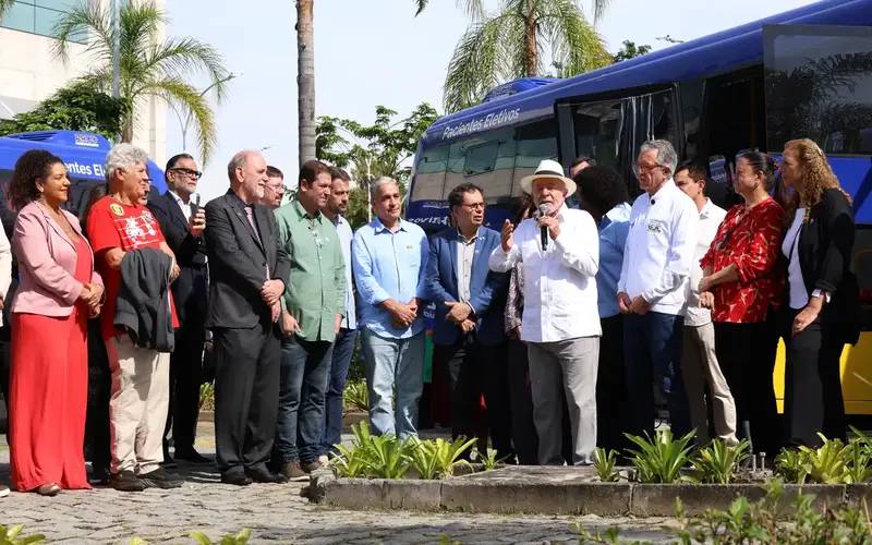 Lula pede que governador do RJ trabalhe para prender milicianos