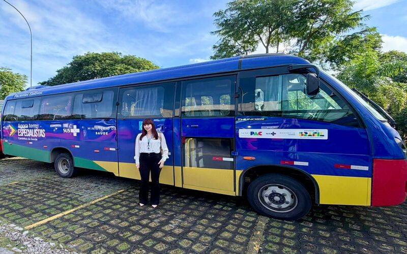 Petrópolis recebe micro-ônibus para reforçar transporte de pacientes do SUS