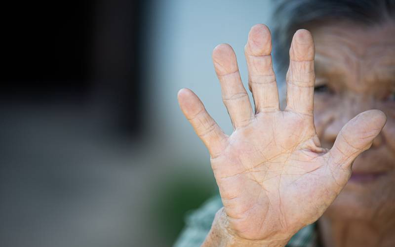 Alerj aprova lei com sanções para atos discriminatórios contra idosos