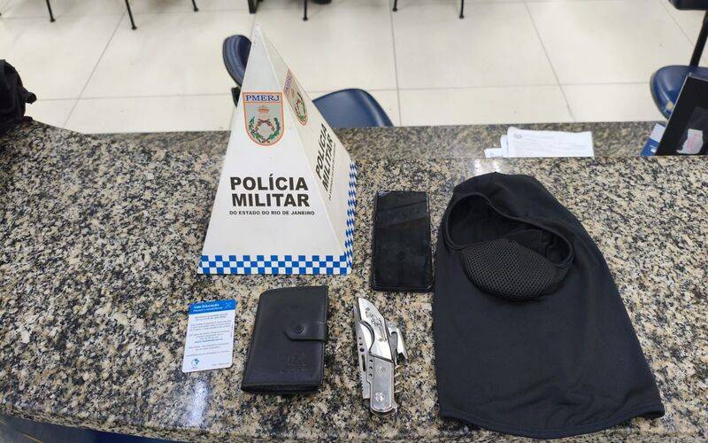 Adolescente é apreendido pela PM após roubar pedestre na Rua Teresa