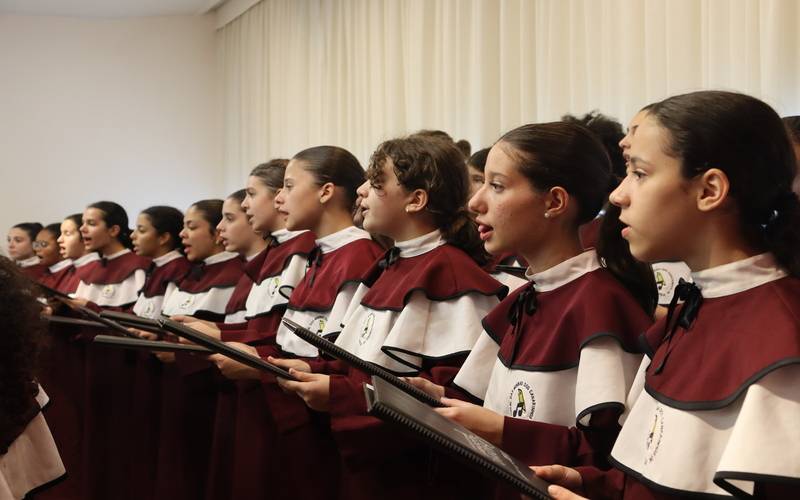 Coral das Meninas dos Canarinhos celebra Mês de Maria com Concerto Mariano em Petrópol