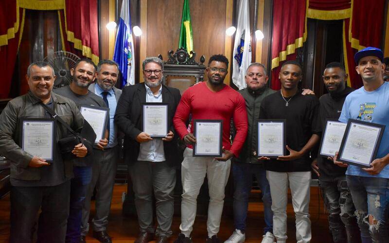 Colaboradores da Águas do Imperador recebem Moção de Aplausos por ato de coragem duran