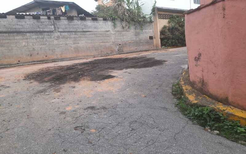 Buraco na Comunidade do Alemão preocupa moradores