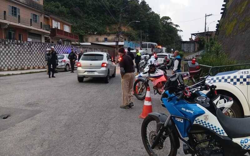 Operação conjunta entre Prefeitura e PM combate transporte clandestino e irregularidad