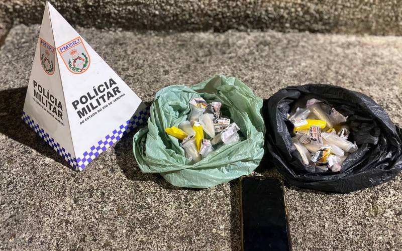 Polícia Militar prende homem por tráfico de drogas no Alemão
