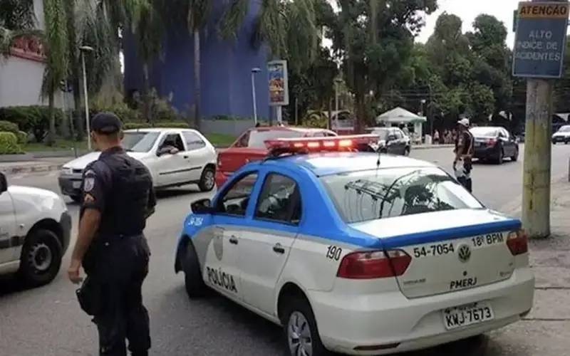 Em cinco dias, dois PMs do Rio morrem com tiros de fuzil na cabeça