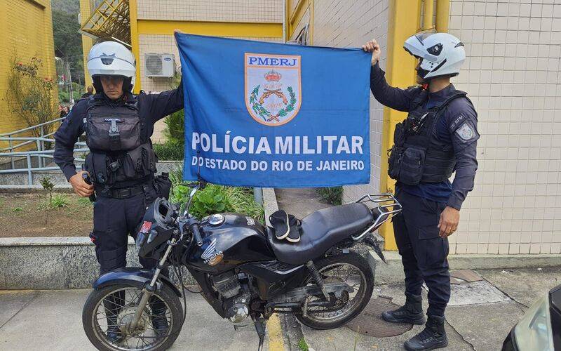 Floresta: PM recupera motocicleta furtada