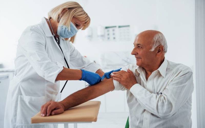 Anemia aumenta em 66% o risco de demência em idosos, aponta estudo