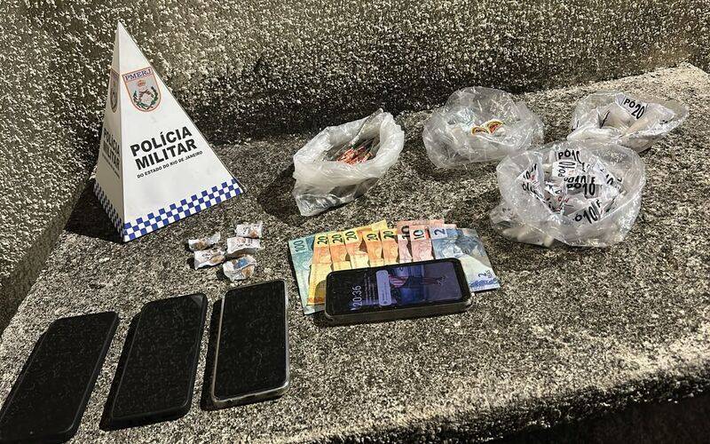 PM apreende drogas no Floresta e no Retiro