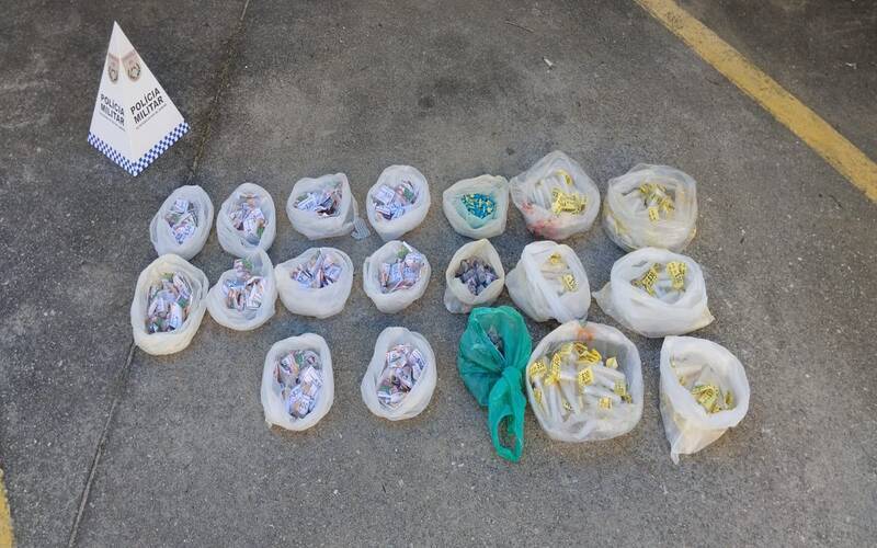PM preende entorpecentes em área de mata em Corrêas