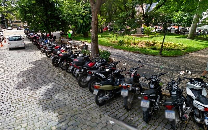 Motoboys ganham vagas exclusivas de parada em áreas comerciais de Petrópolis